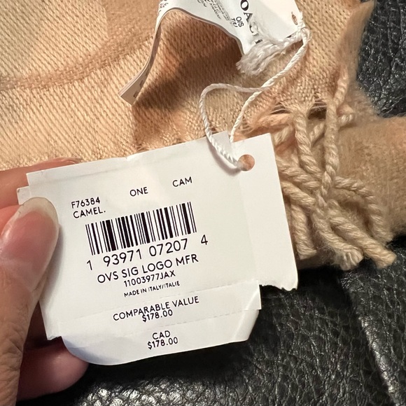 NWT - Coach Signature Scarf - Picture 4 of 4